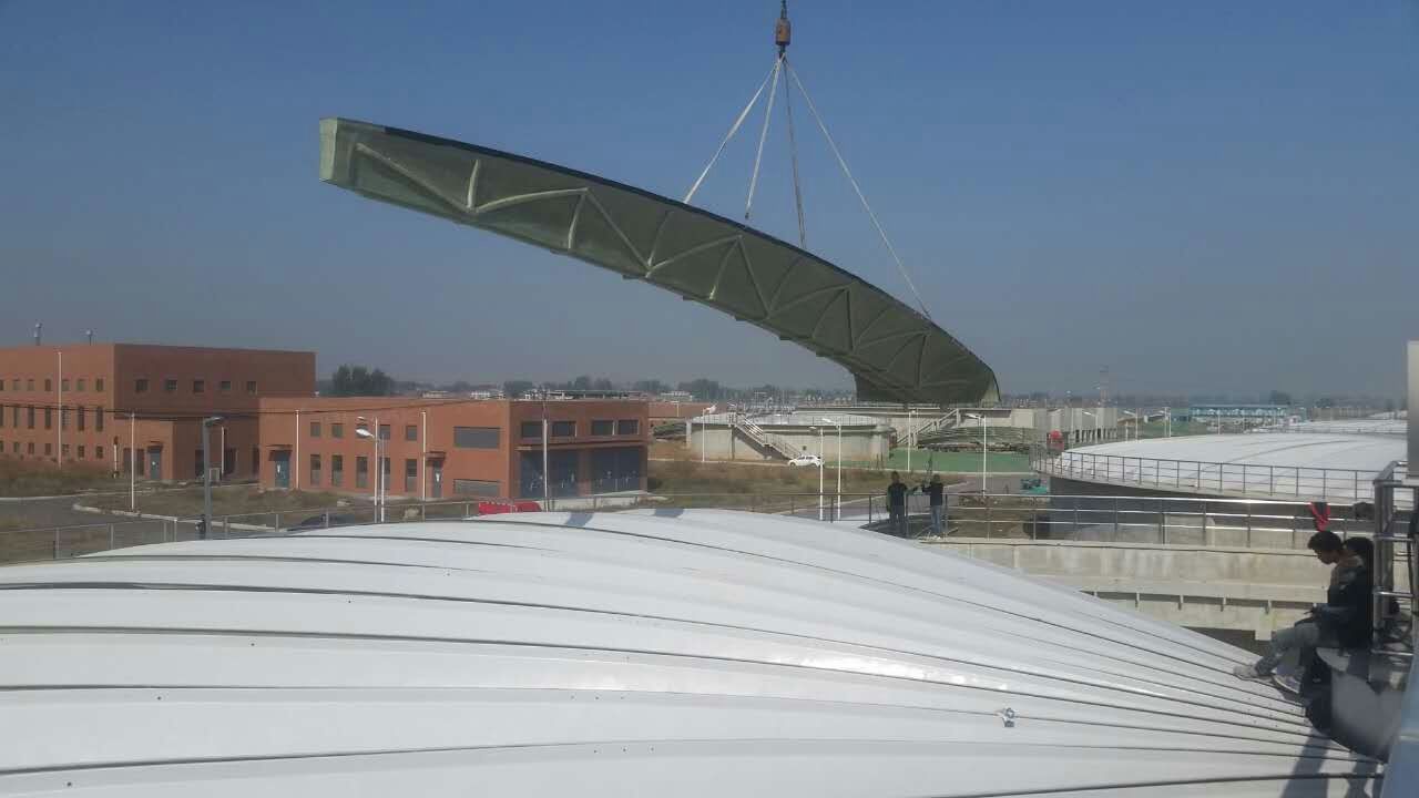 河南污水池玻璃鋼蓋板現(xiàn)場(chǎng)吊裝